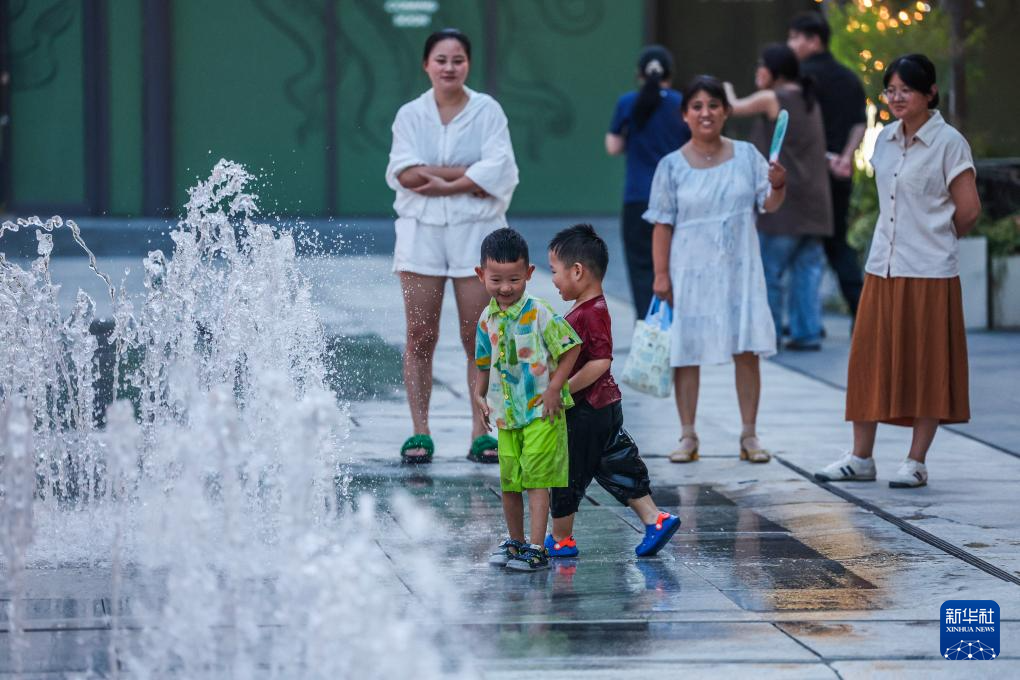 浙江嘉兴:夏日烟火集助力夜经济