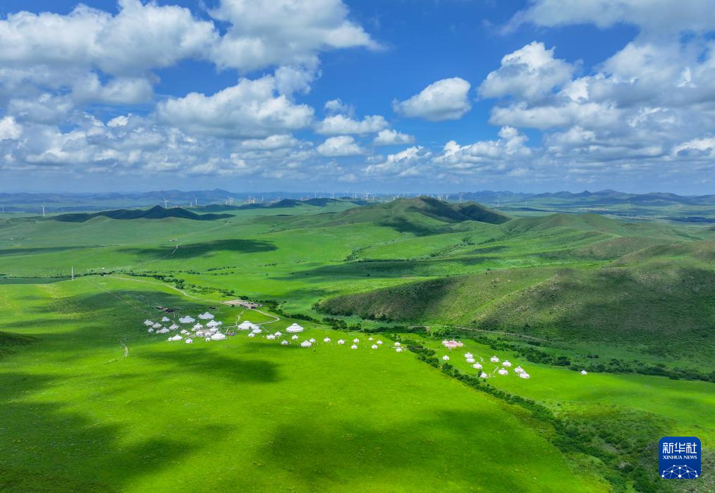 扎鲁特山地草原如诗如画