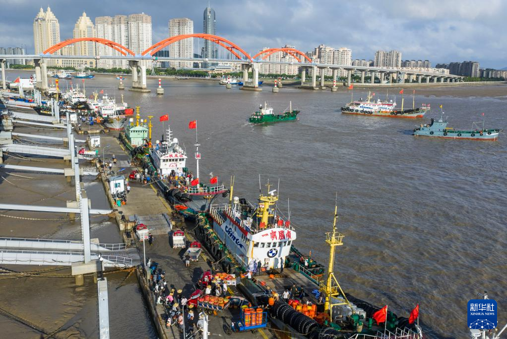 浙江舟山:开渔归来蟹满仓