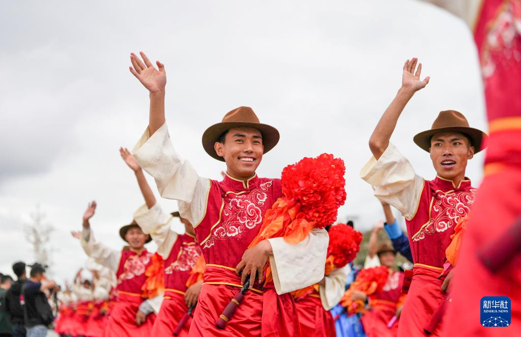 西藏自治区成立60周年庆祝大会隆重举行