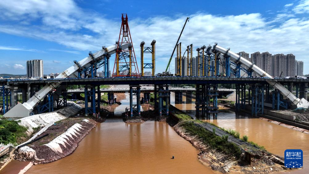 鸟瞰建设中的平陆运河