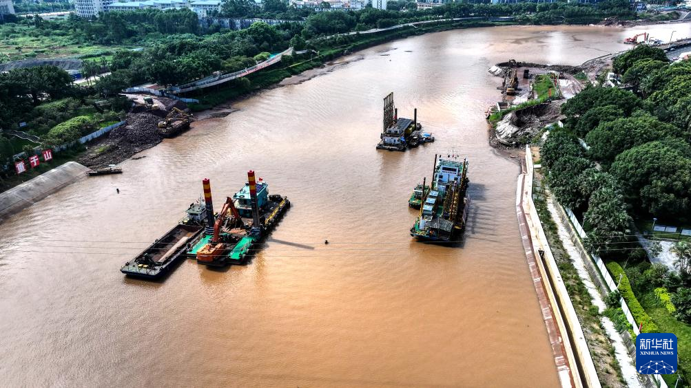 鸟瞰建设中的平陆运河