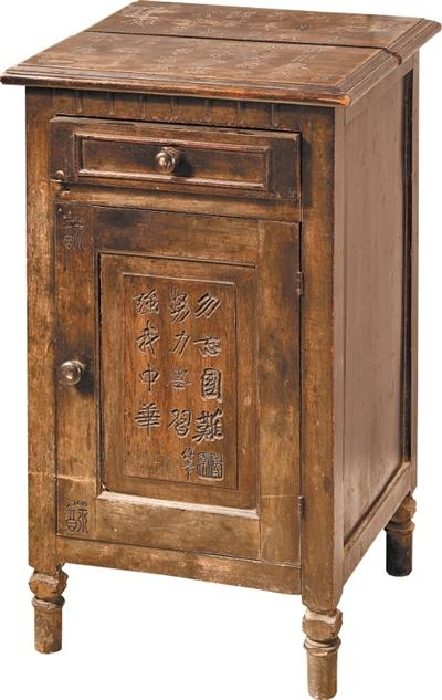 【文物里的抗战记忆】镌刻的誓言：“家书”灯柜与川军的赤胆忠魂