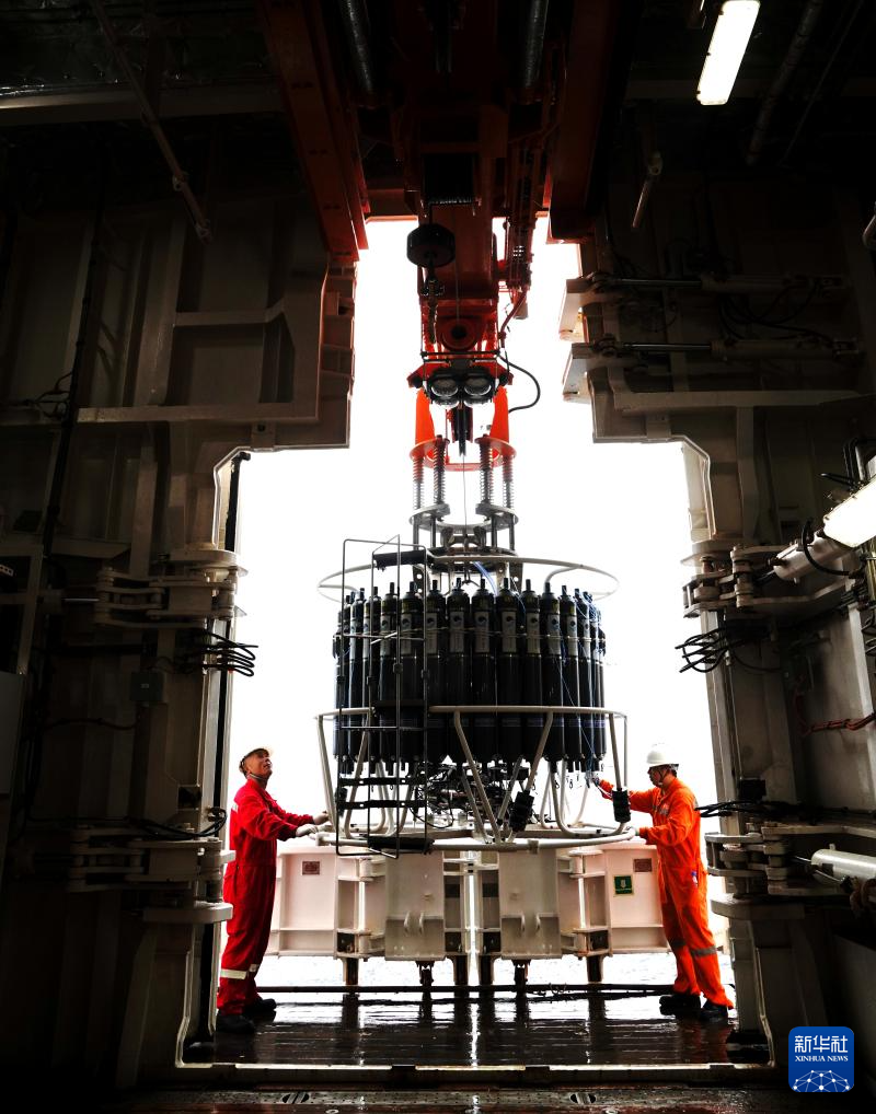 “中山大学”号上的科考日常