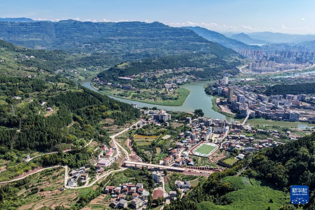 西渝高铁镇安隧道贯通