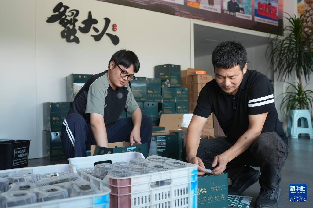 浙江:三门湾青蟹迎丰收