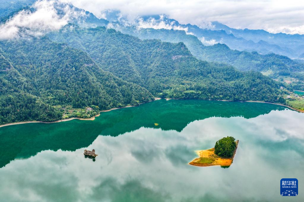 美丽中国丨重庆黔江:小南海湿地自然保护区秋景如画