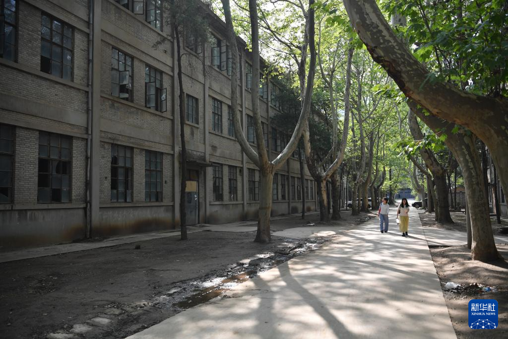 西安：老厂房“变身”影视基地