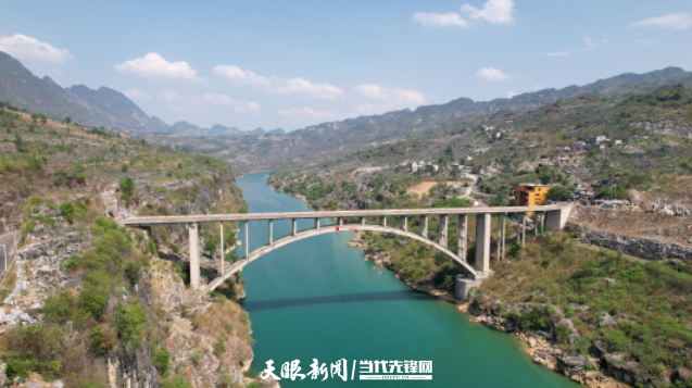 从人背马驮到“一桥飞架”，一道天堑的千年跨越