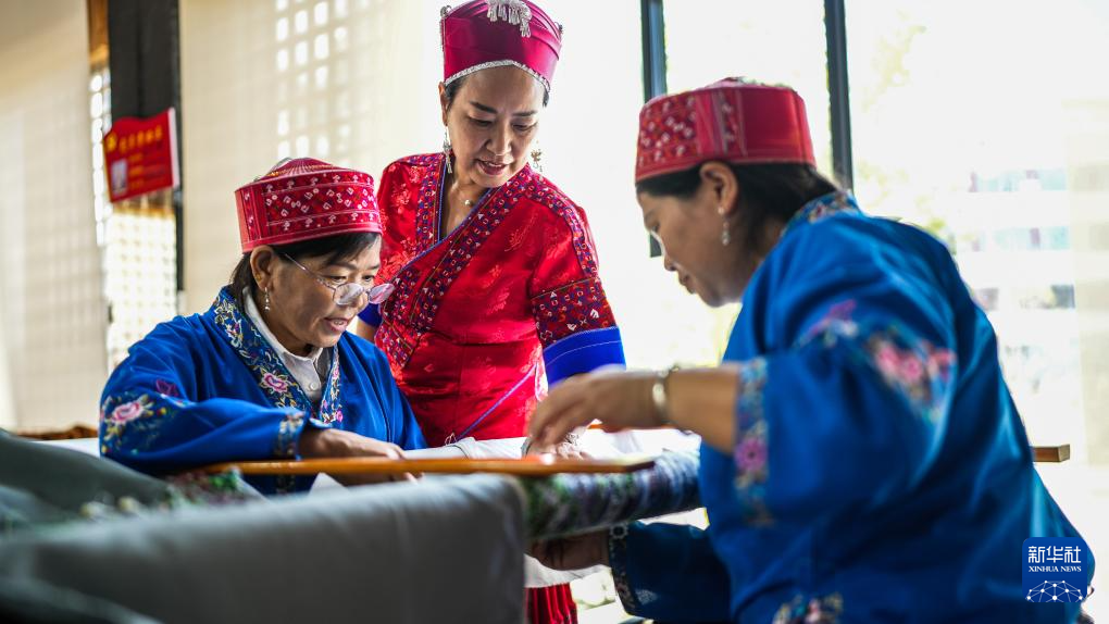 苗族绣娘龙禄颖:巧手绣出锦绣天地