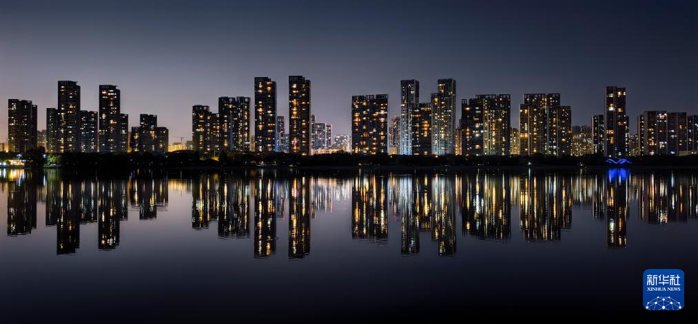 美丽中国丨秋水明落日 流光溢江城