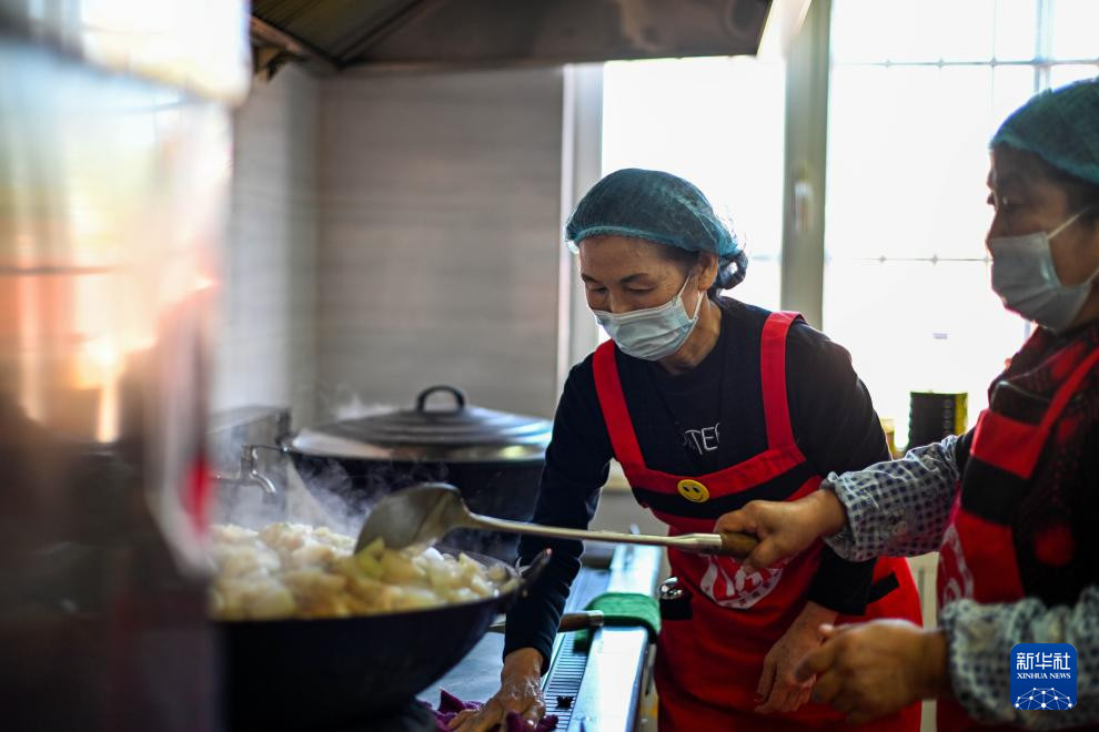 互助食堂里的幸福“食”光
