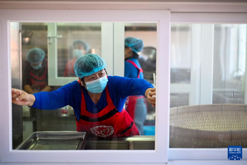 互助食堂里的幸福“食”光