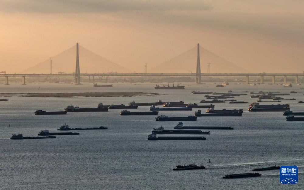 奔腾向前的大江大河