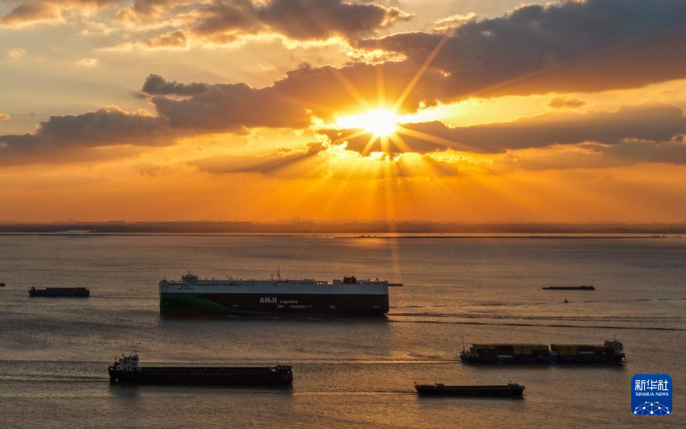 奔腾向前的大江大河