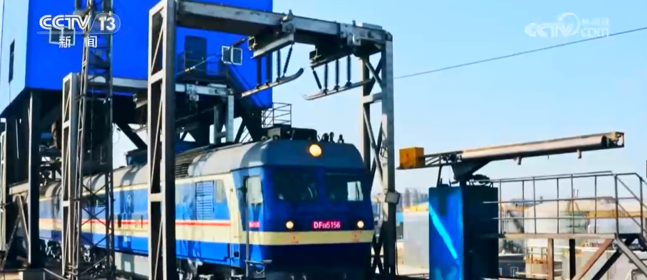 33.78亿吨、3%,创新高!铁路货运“大动脉”畅通有力 成绩单“含金量”足