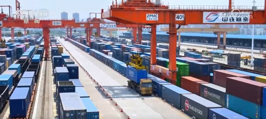33.78亿吨、3%,创新高!铁路货运“大动脉”畅通有力 成绩单“含金量”足
