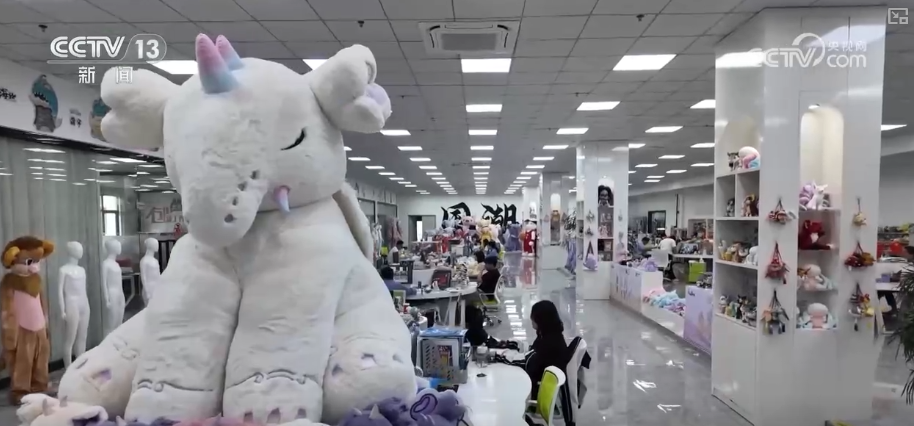 “爆款”“上头”！多维度观察 外贸凭借“硬核支撑”铺开全球贸易“网络”