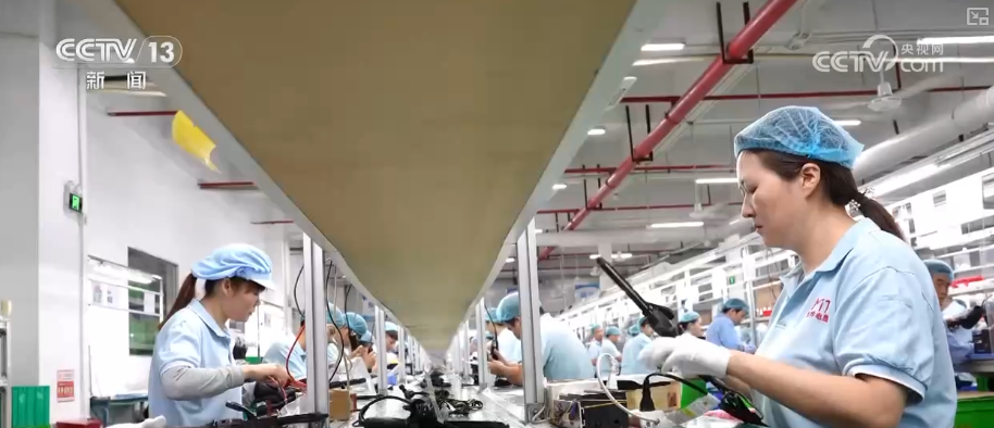 “爆款”“上头”！多维度观察 外贸凭借“硬核支撑”铺开全球贸易“网络”