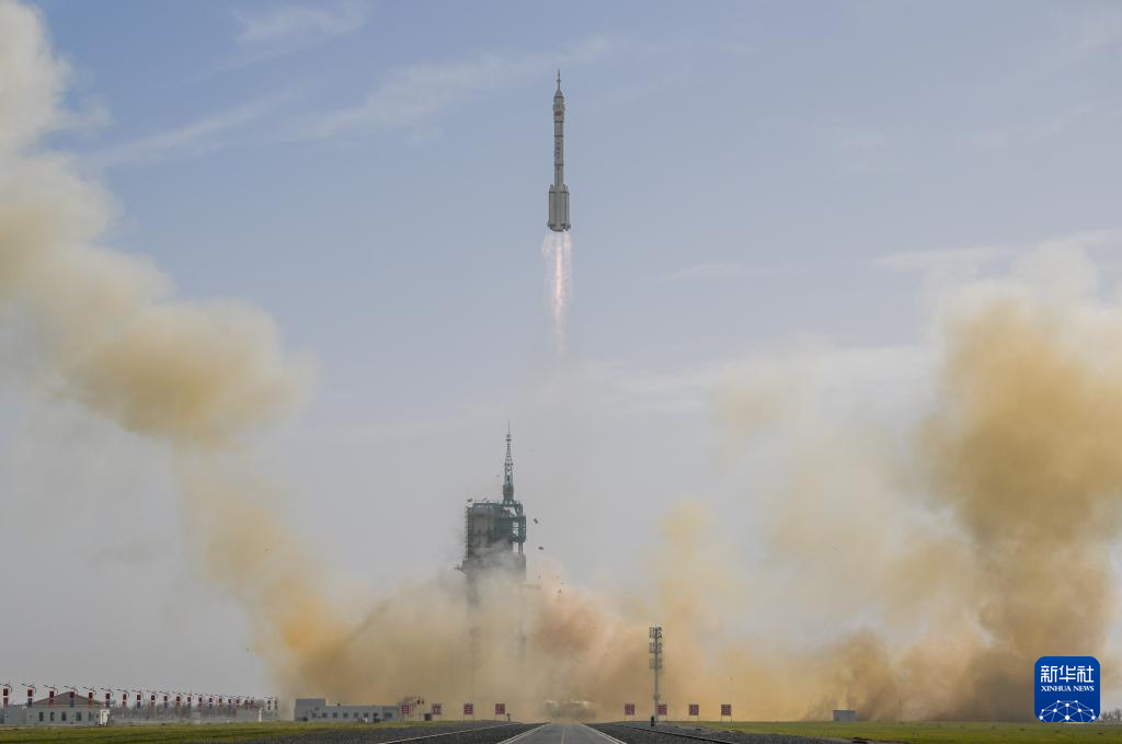 神舟二十二号飞船载货飞赴中国空间站 我国首次应急发射任务取得圆满成功