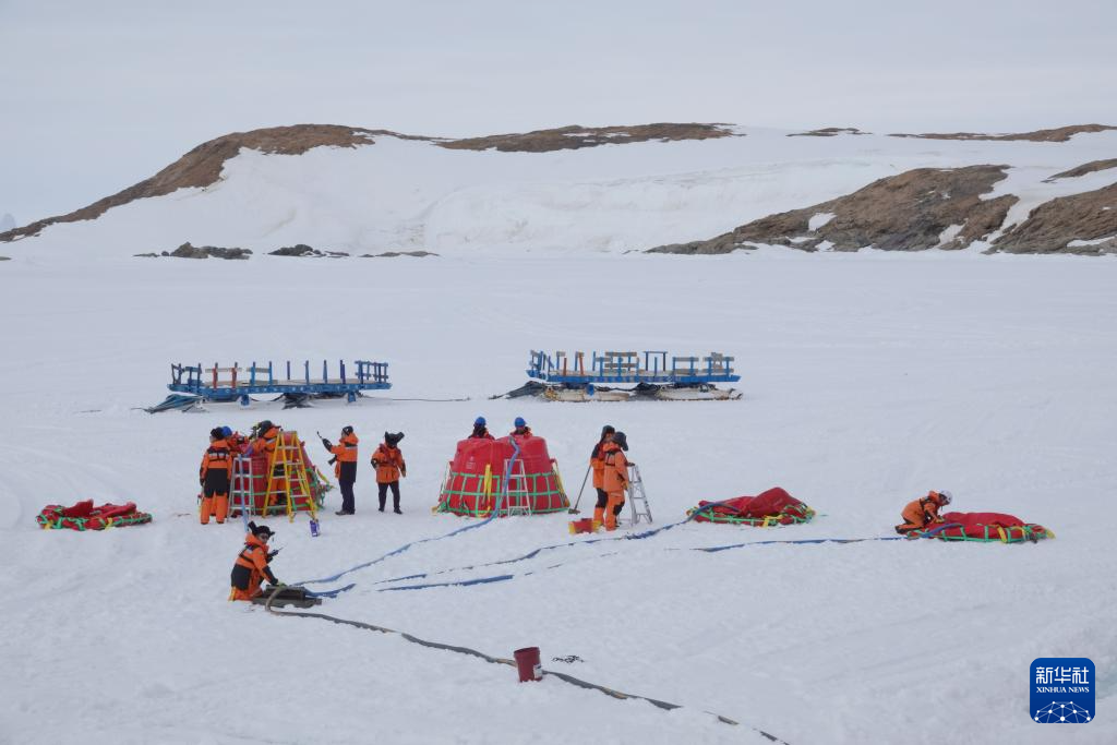 第42次南极考察丨“雪龙2”号首次参与中山站燃油补给