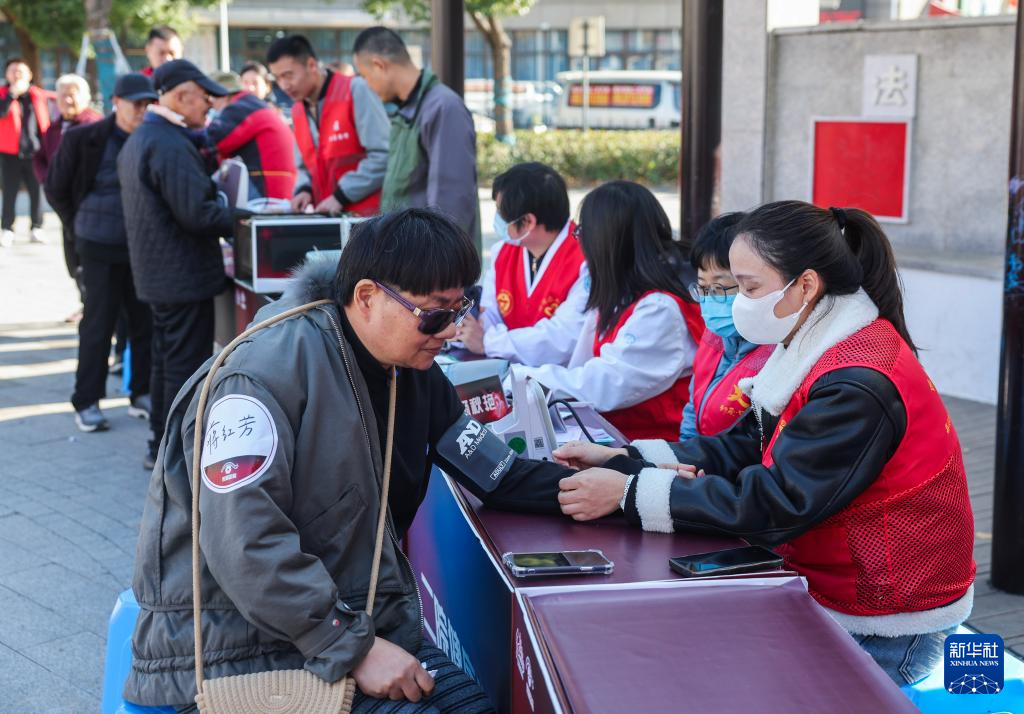 浙江嘉兴举办“光明同行 共建文明”国际残疾人日光明影院联动放映活动