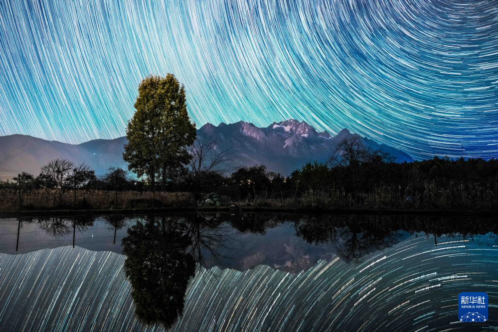 双子座流星雨闪耀夜空