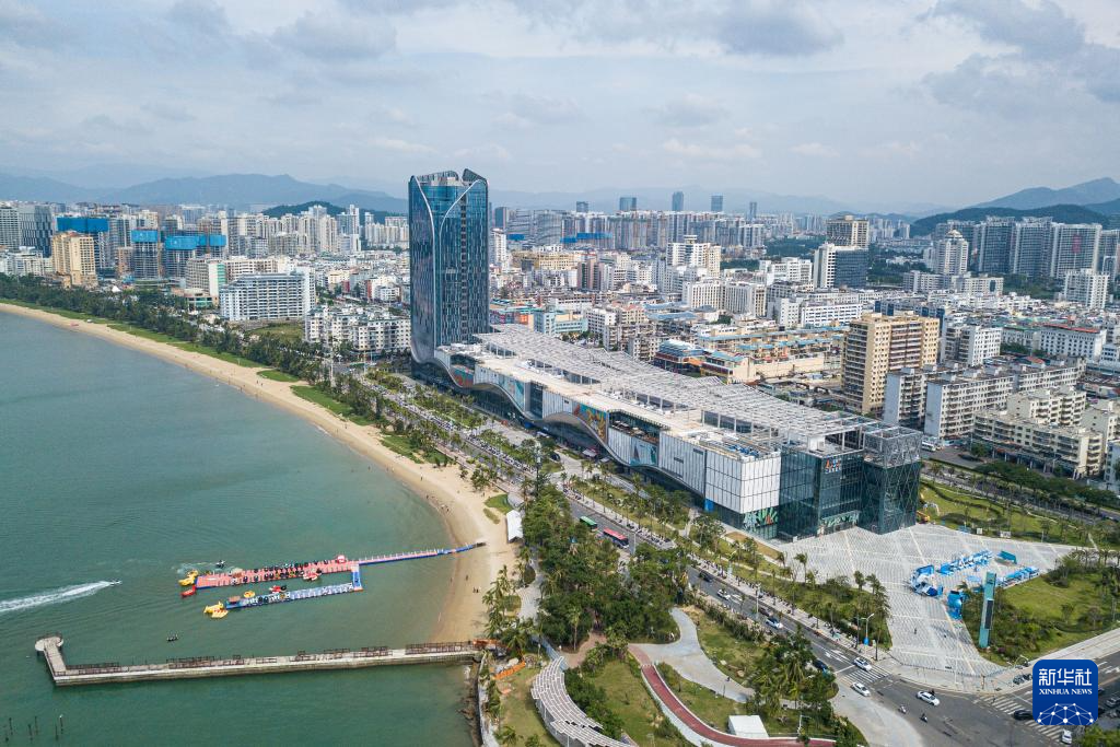 海南自贸港重点园区——三亚中央商务区（无人机照片，11月1日摄）。新华社记者 蒲晓旭摄