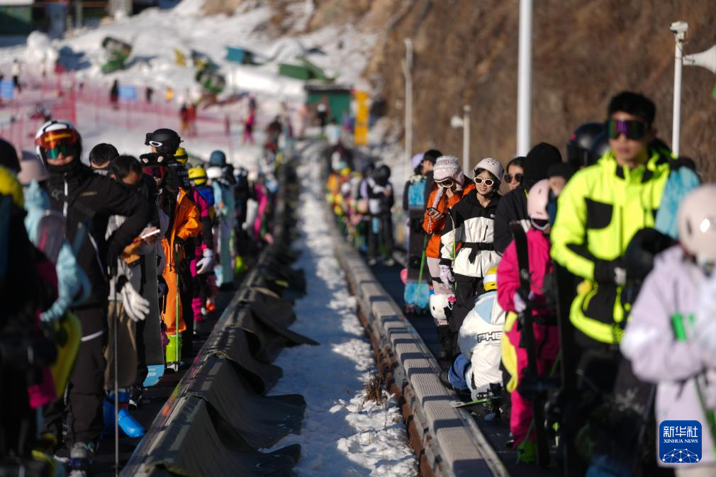 冰雪产业万亿赛道里的“浙江风景”