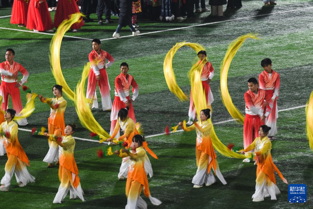 第四届贵州“村超”开幕 “村晚”热闹非凡