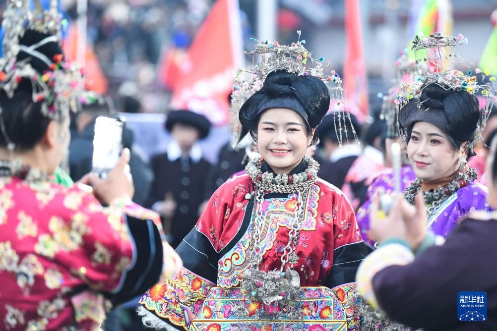 第四届贵州“村超”开幕 “村晚”热闹非凡
