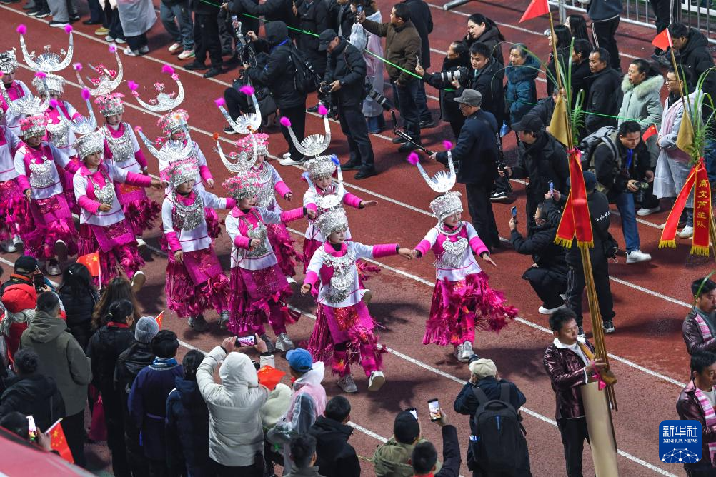 第四届贵州“村超”开幕 “村晚”热闹非凡