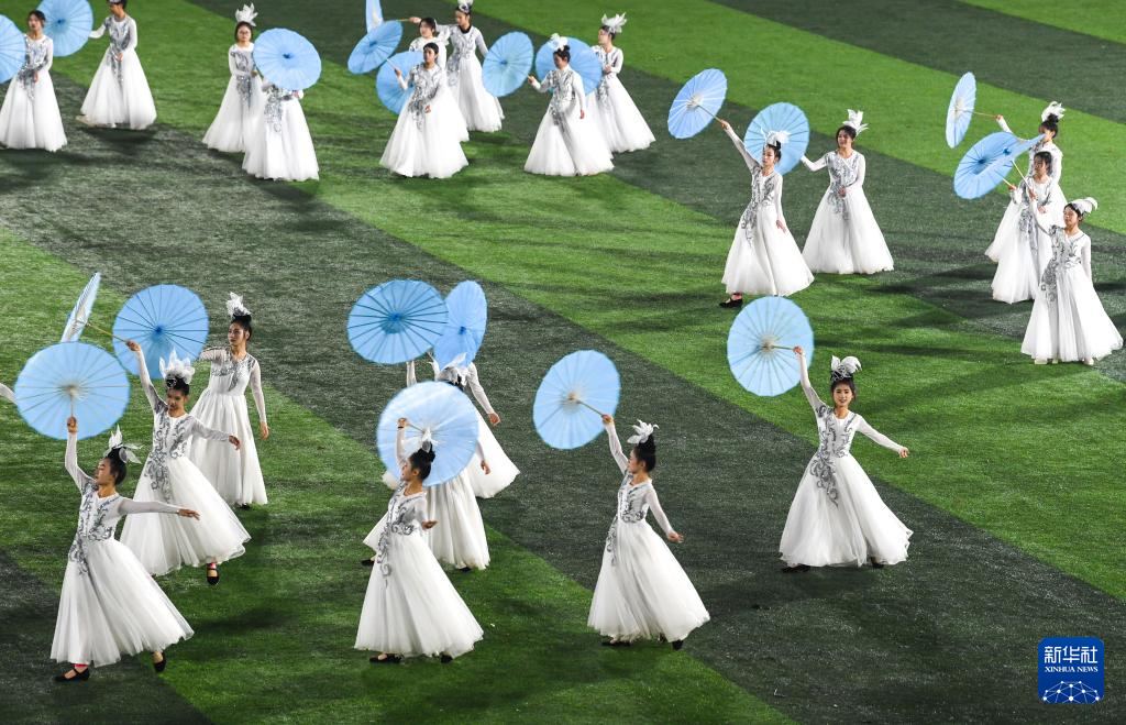 第四届贵州“村超”开幕 “村晚”热闹非凡