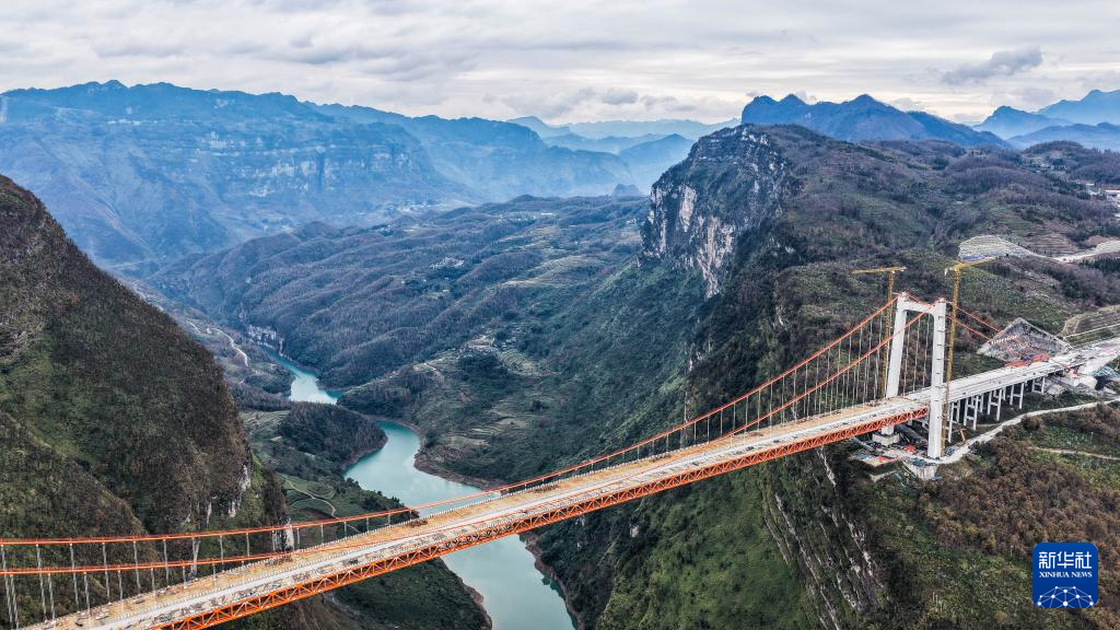 安盘高速天门特大桥主体工程完工