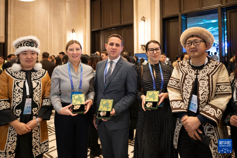 多国市长冰城共话“冰天雪地也是金山银山”