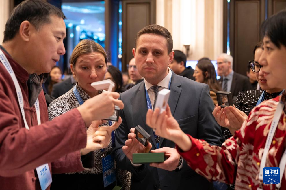 多国市长冰城共话“冰天雪地也是金山银山”