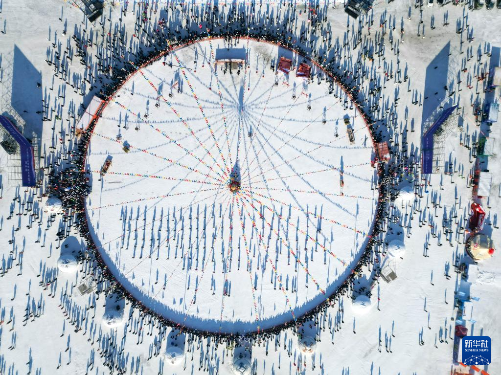 冰湖腾鱼 在查干湖感受冬捕魅力