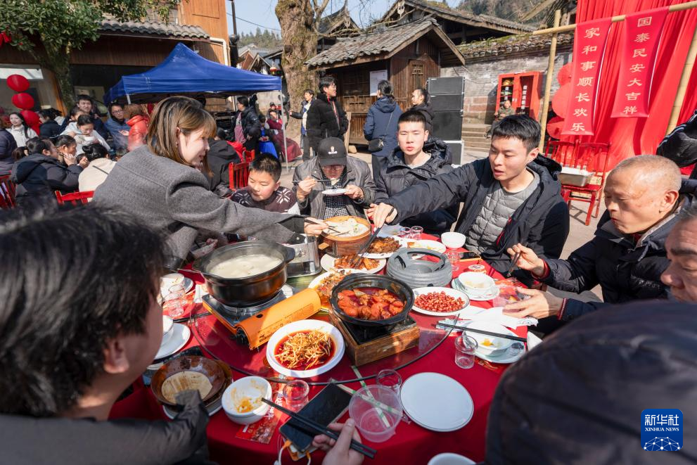四川雅安:传统民俗迎新年