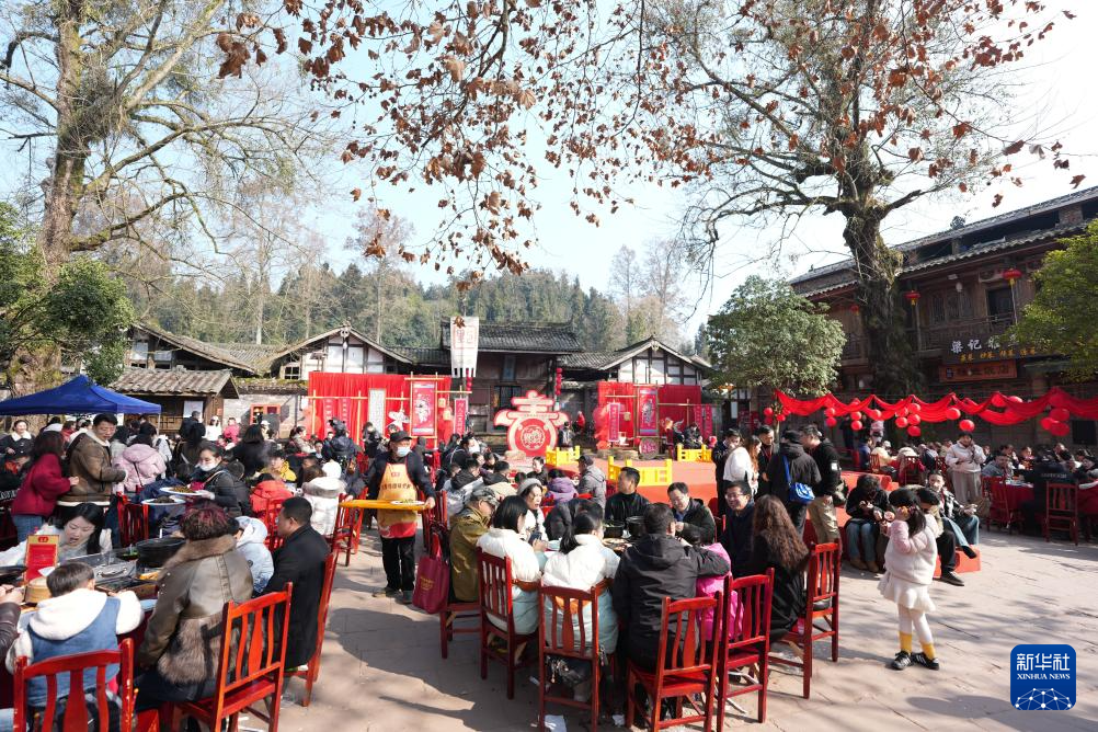 四川雅安:传统民俗迎新年