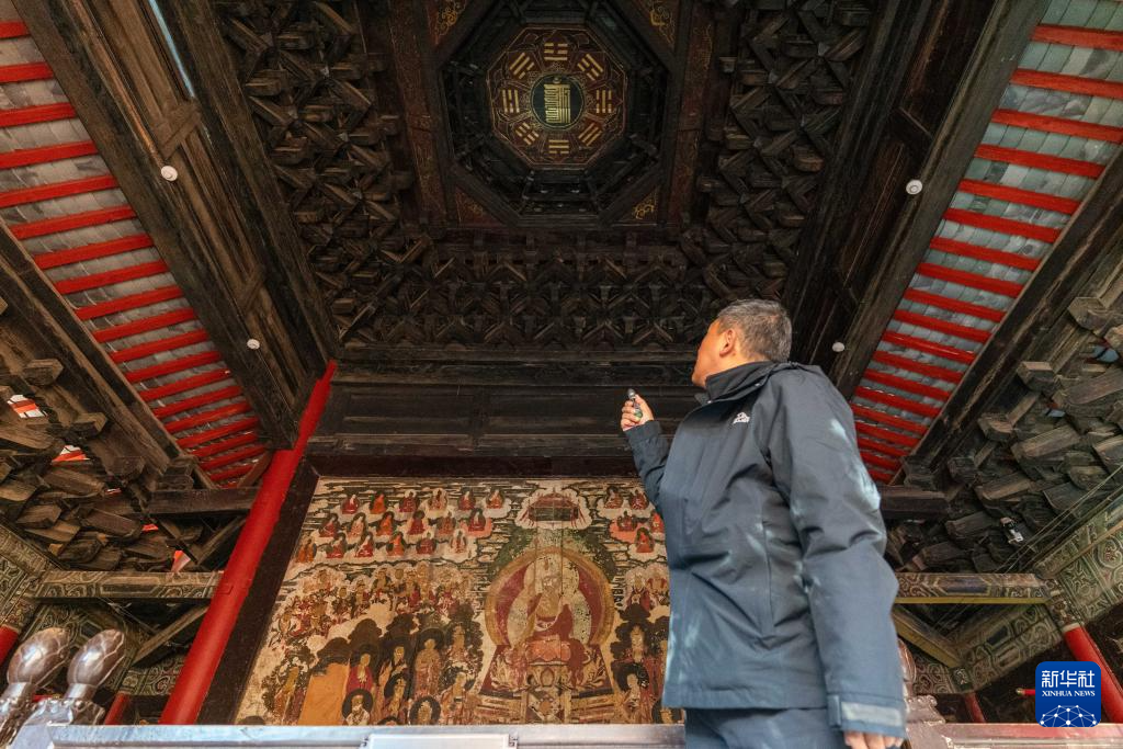 文化中国行·守宝人丨在玉龙雪山脚下守壁画