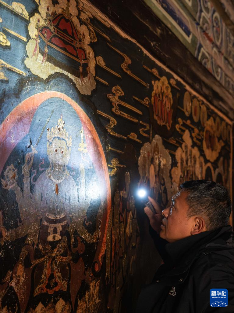 文化中国行·守宝人丨在玉龙雪山脚下守壁画