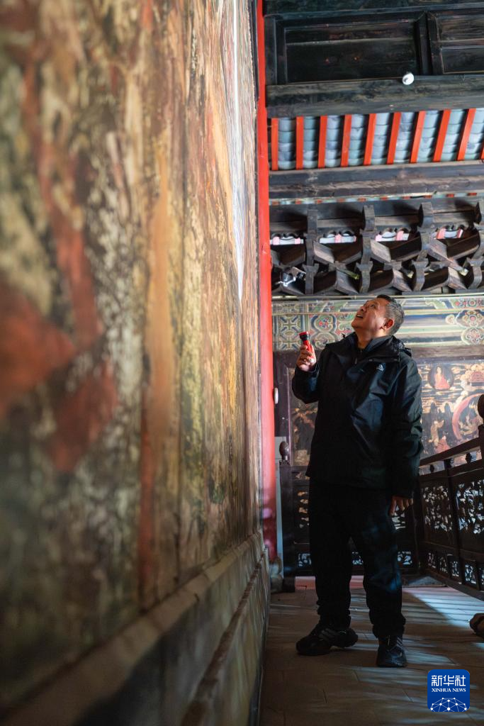 文化中国行·守宝人丨在玉龙雪山脚下守壁画