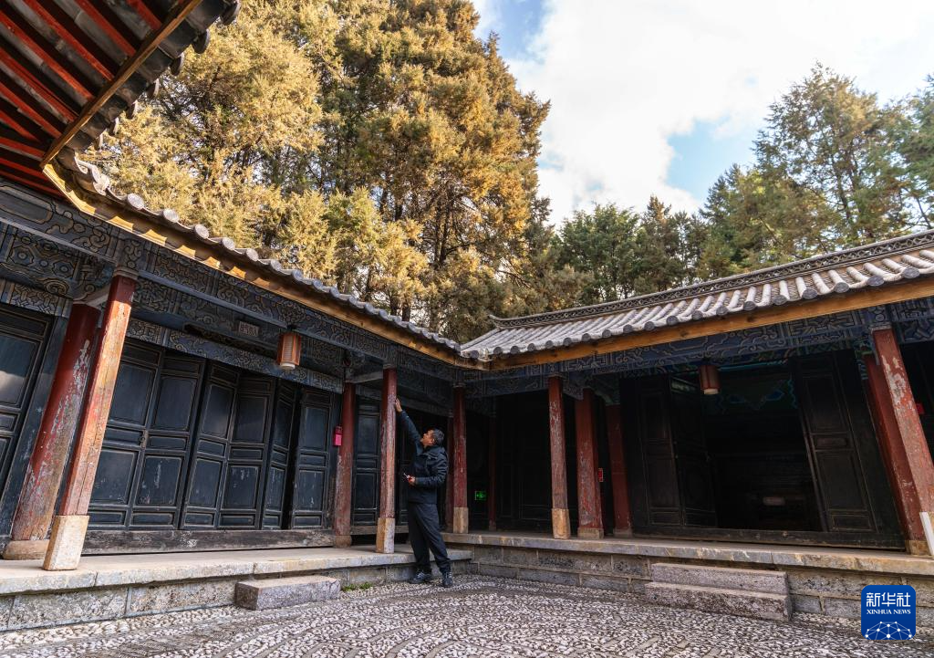 文化中国行·守宝人丨在玉龙雪山脚下守壁画