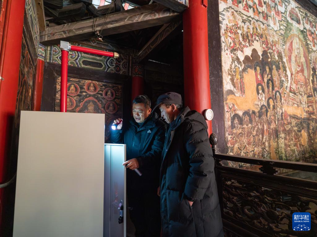 文化中国行·守宝人丨在玉龙雪山脚下守壁画