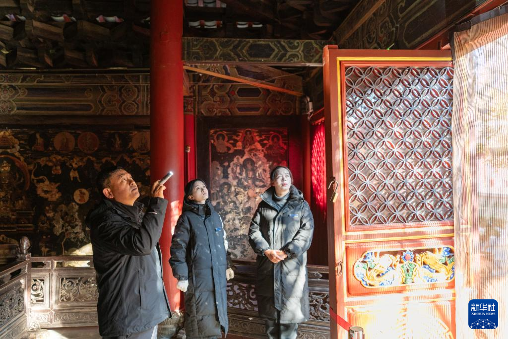 文化中国行·守宝人丨在玉龙雪山脚下守壁画