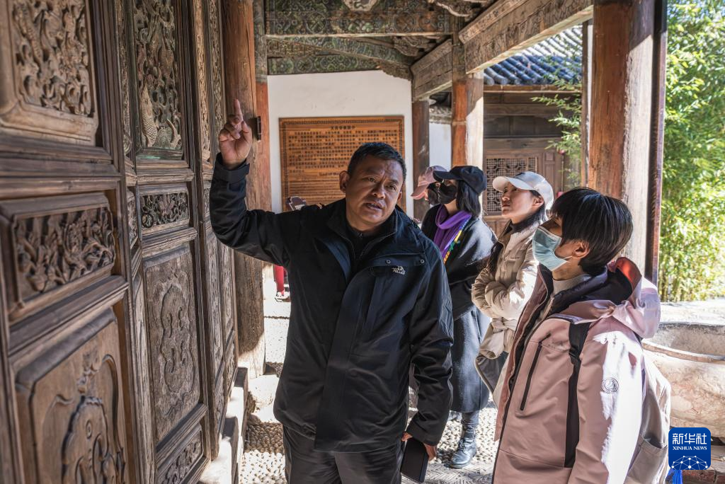 文化中国行·守宝人丨在玉龙雪山脚下守壁画