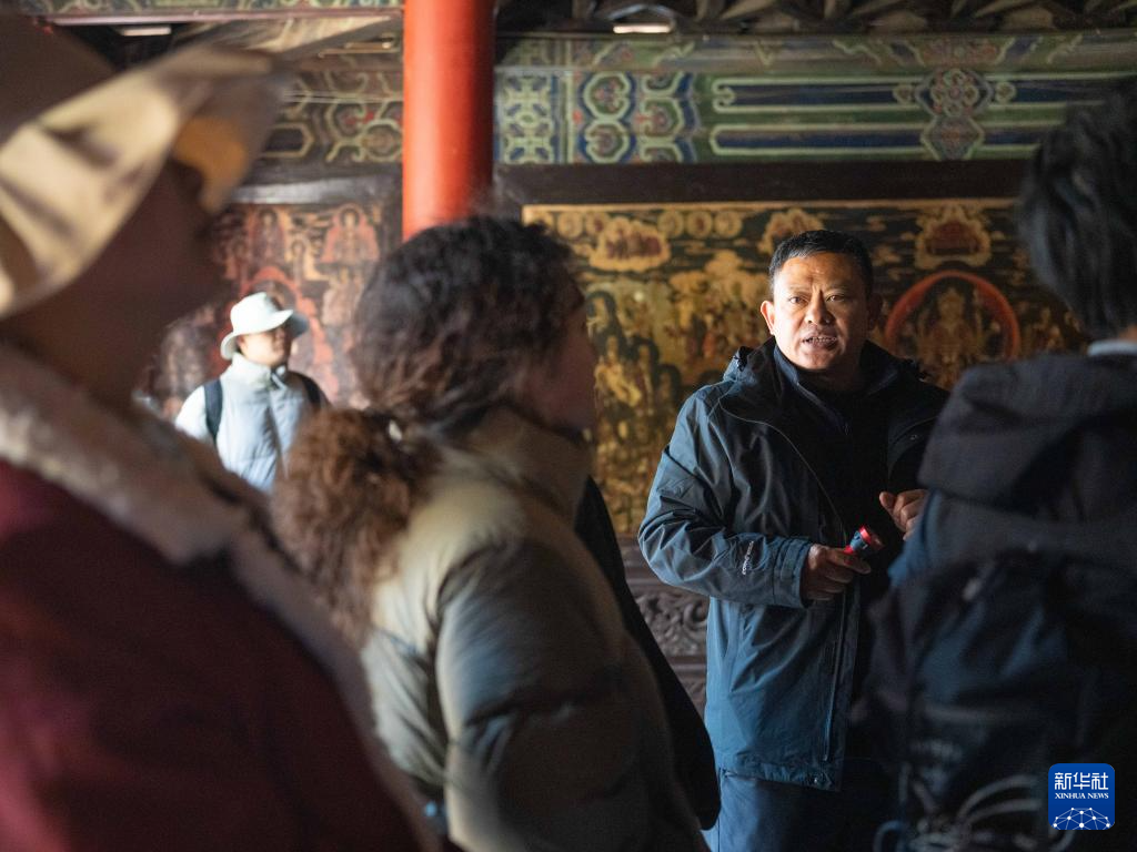 文化中国行·守宝人丨在玉龙雪山脚下守壁画