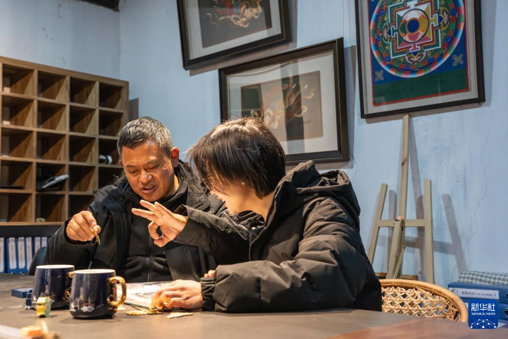 文化中国行·守宝人丨在玉龙雪山脚下守壁画