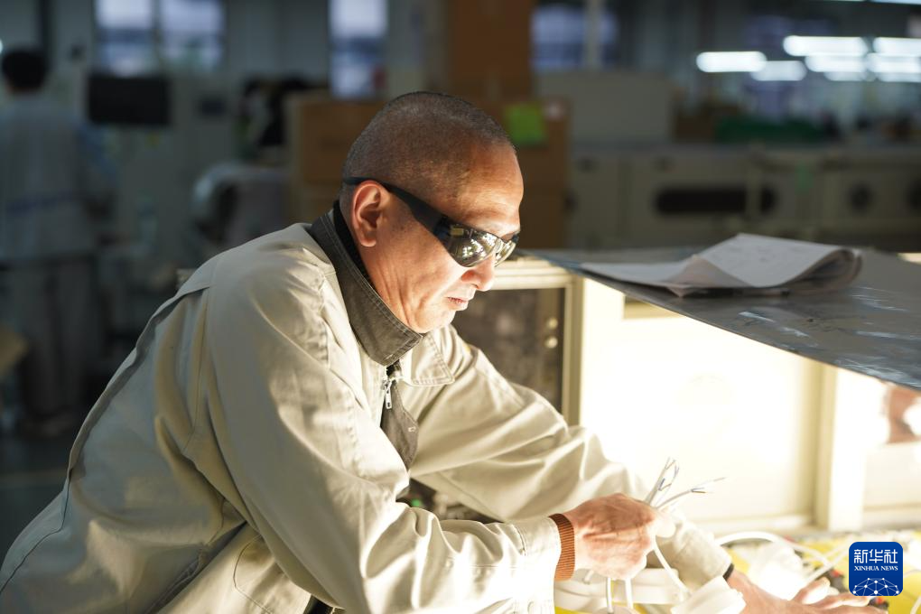 江西瑞金:生产LED光源“照亮”世界