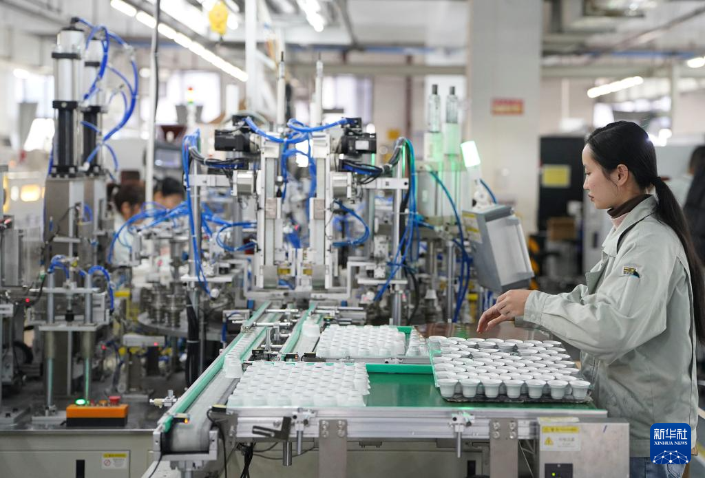 江西瑞金:生产LED光源“照亮”世界